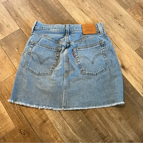 Levi’s Blue Denim Raw Hem Mini Skirt size 26 - Picture 2 of 6